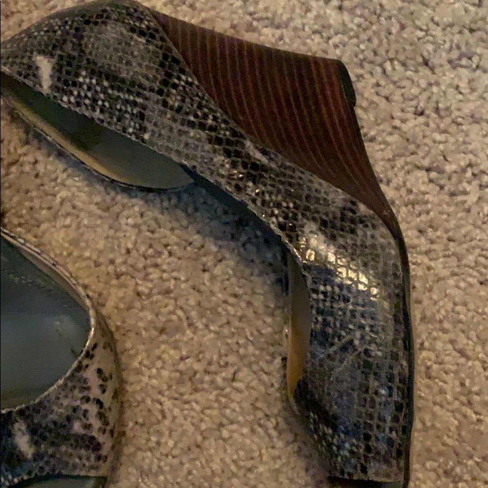 Heels - Picture 2 of 3